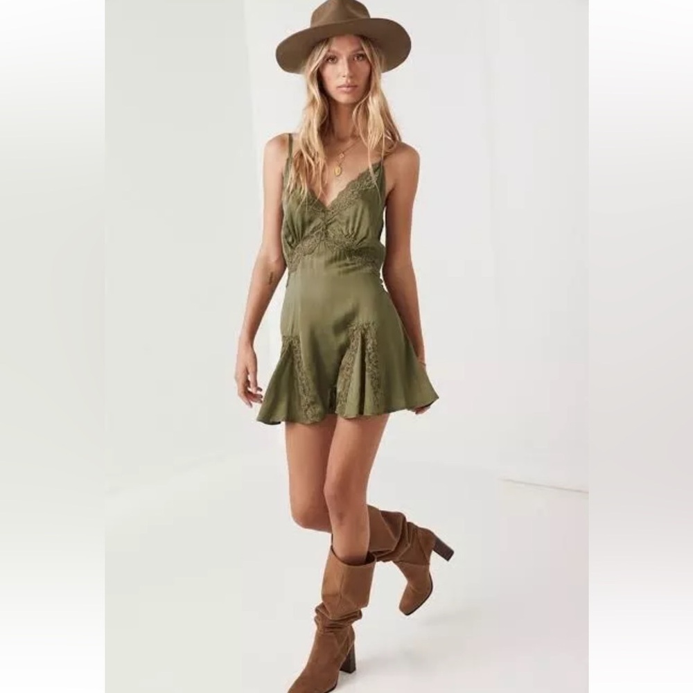 Spell olive romper size m nwt